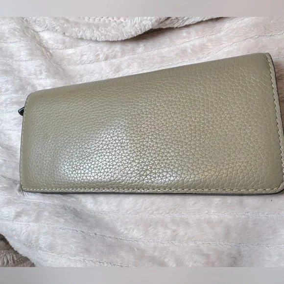 Marc Jacobs Tan Leather Bifold Wallet  mod: M0013050 slight button wear - Picture 7 of 10